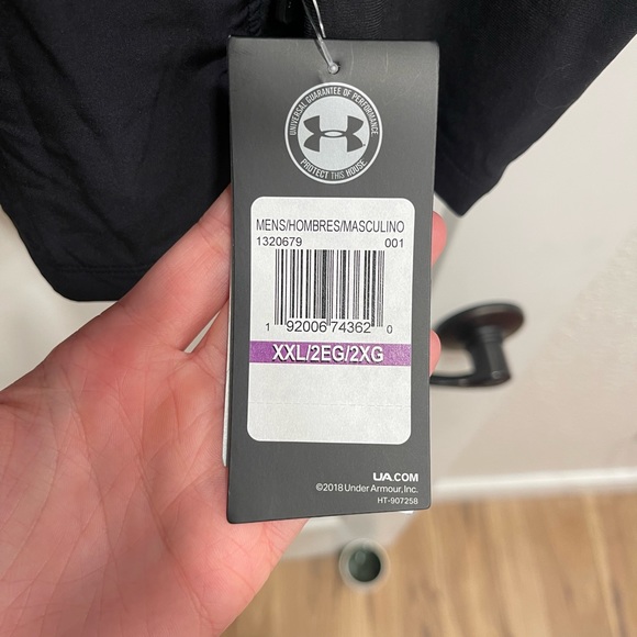 💨NWT men’s Under Armour Lightweight Windbreaker💨 - Picture 4 of 4